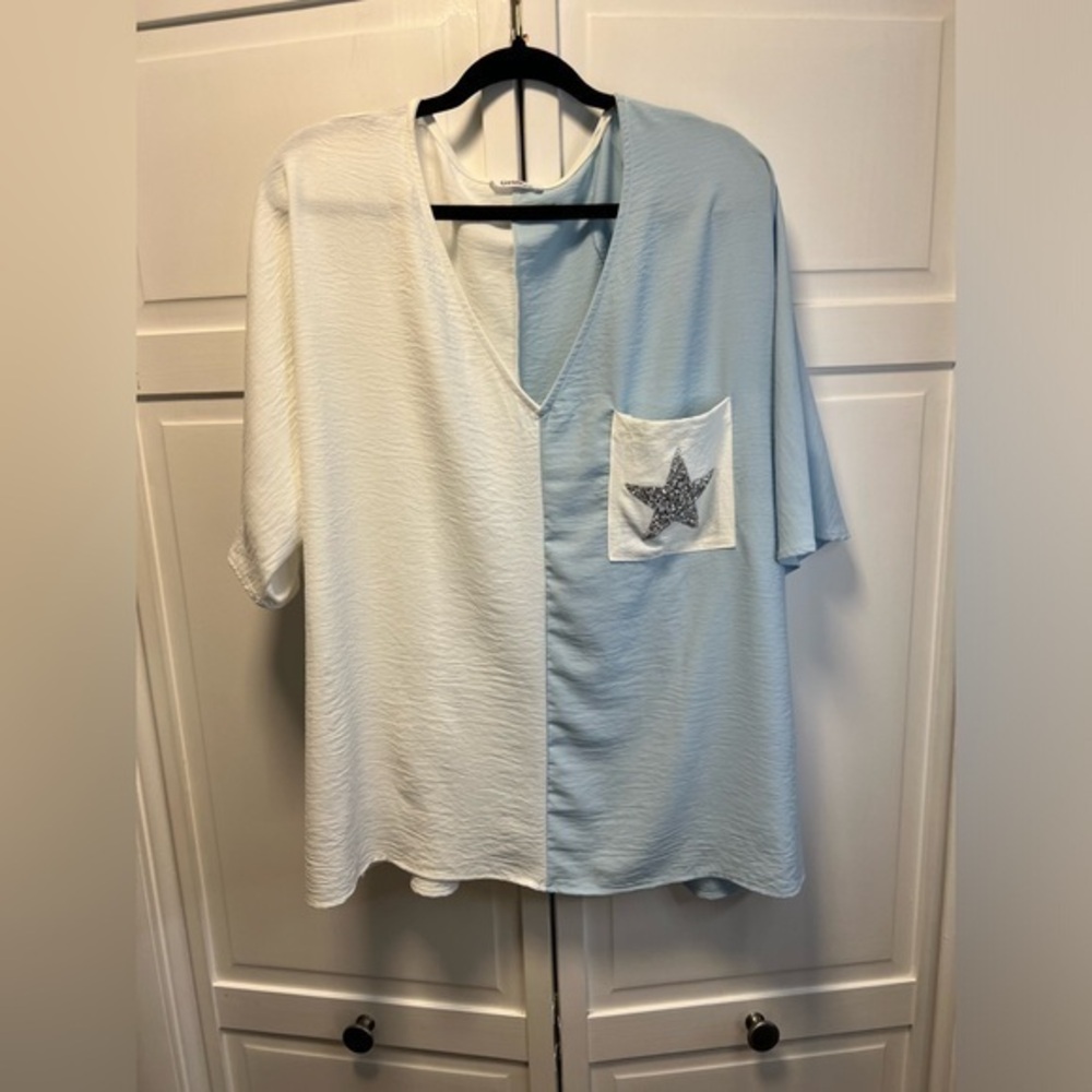 Gee Gee Star And Sparkle Blouse Size 1X Color Light Blue And White